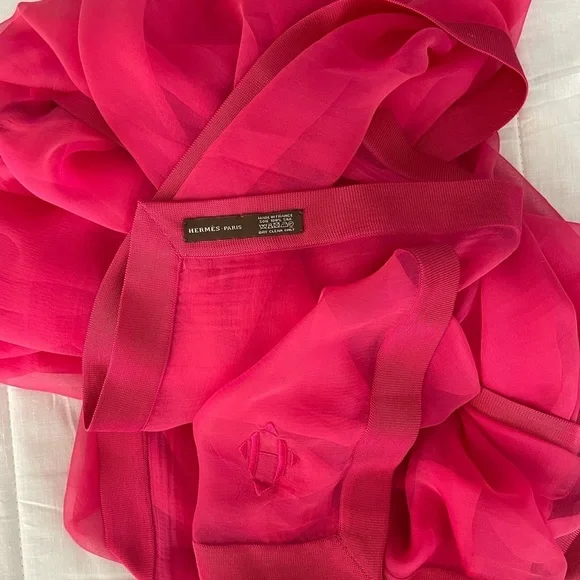 HERMES XL pink sheer silk shawl 142cm square - Picture 4 of 7